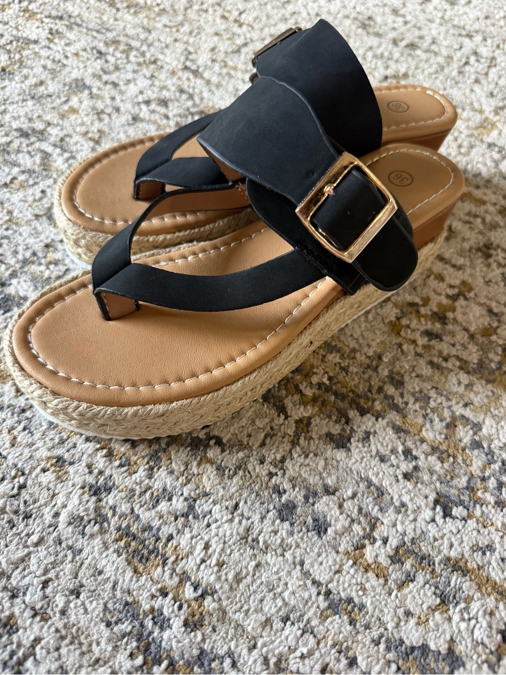 NEW w/o Tags Black Platform Thong Sandals with Gold Buckle